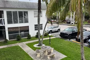705 NE 2nd St, Hallandale Beach, FL 33009 - Photo 17