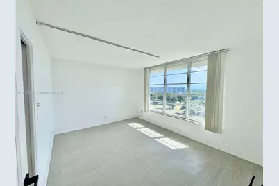 575 Oaks Ln #1008, Pompano Beach, FL 33069 - Photo 11