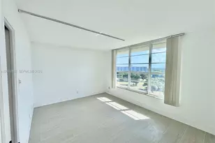 575 Oaks Ln, Pompano Beach, FL 33069 - Photo 11