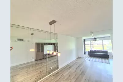 9041 Sunrise Lakes Blvd #106, Sunrise, FL 33322 - Photo 11