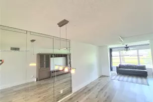 9041 Sunrise Lakes Blvd, Sunrise, FL 33322 - Photo 11