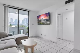 546 SW 1st St, Miami, FL 33130 - Photo 3
