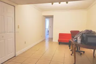 250 NW 107th Ave, Miami, FL 33172 - Photo 5