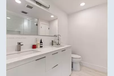 1945 Alamanda Dr, North Miami, FL 33181 - Photo 23