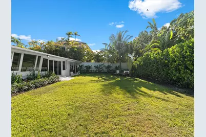 1945 Alamanda Dr, North Miami, FL 33181 - Photo 7
