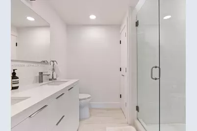 1945 Alamanda Dr, North Miami, FL 33181 - Photo 21