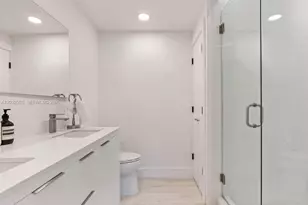 1945 Alamanda Dr, North Miami, FL 33181 - Photo 21