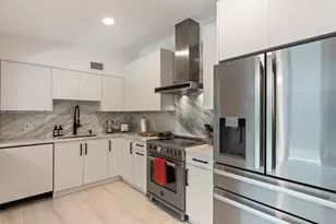 1945 Alamanda Dr, North Miami, FL 33181 - Photo 37