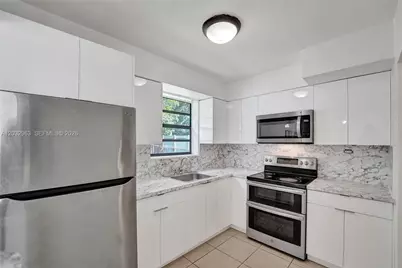 1140 N 74th Way, Hollywood, FL 33024 - Photo 17