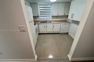 9359 N Fontainebleau Blvd, Miami, FL 33172 - Photo 7