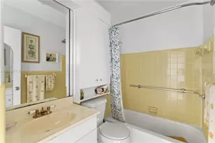 725 SW 11th Ave, Hallandale Beach, FL 33009 - Photo 19