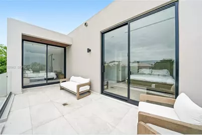 1050 Stillwater Dr, Miami Beach, FL 33141 - Photo 53