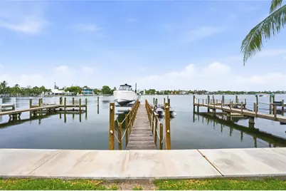 1050 Stillwater Dr, Miami Beach, FL 33141 - Photo 27