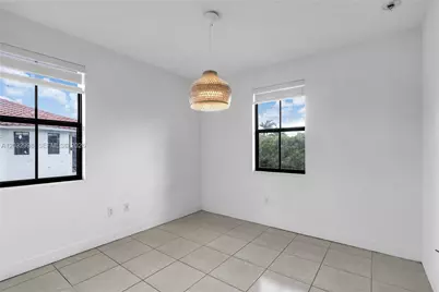 9925 NW 10th St, Miami, FL 33172 - Photo 33
