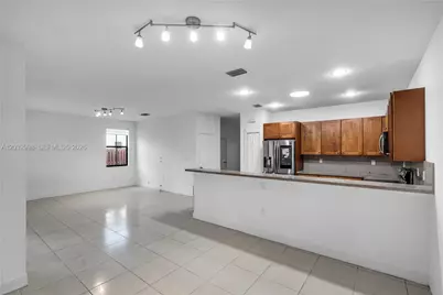 9925 NW 10th St, Miami, FL 33172 - Photo 13