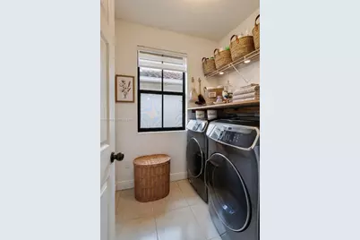 9925 NW 10th St, Miami, FL 33172 - Photo 35