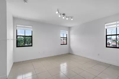 9925 NW 10th St, Miami, FL 33172 - Photo 21