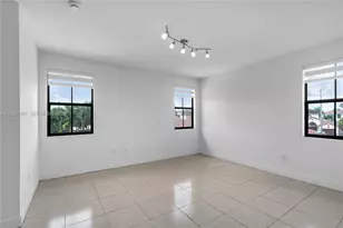 9925 NW 10th St, Miami, FL 33172 - Photo 21