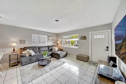 2708 NW 51st Pl, Tamarac, FL 33309 - Photo 9