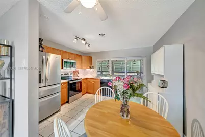 2708 NW 51st Pl, Tamarac, FL 33309 - Photo 5