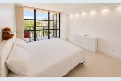 1000 Parkview Dr #415, Hallandale Beach, FL 33009 - Photo 5