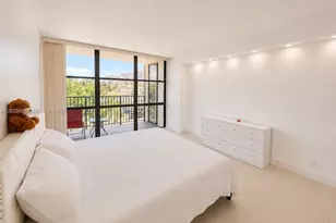 1000 Parkview Dr, Hallandale Beach, FL 33009 - Photo 5