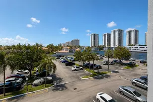 1000 Parkview Dr, Hallandale Beach, FL 33009 - Photo 15
