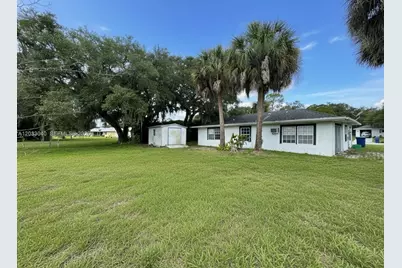 4029 E Sunflower Cir, Labelle, FL 33935 - Photo 3