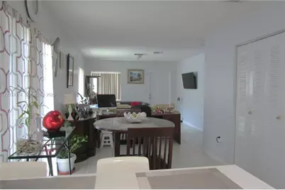 942 SW 8th Pl, Florida City, FL 33034 - Photo 5