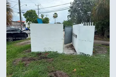 11970 NE 19th Dr, North Miami, FL 33181 - Photo 17