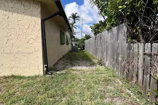 1881 NW 36th St, Oakland Park, FL 33309 - Photo 5