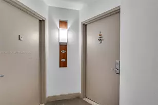 1750 N Bayshore Dr, Miami, FL 33132 - Photo 25