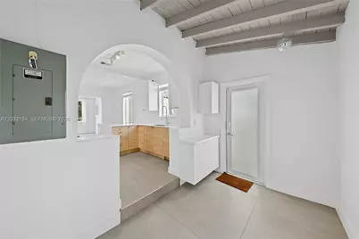 565 NW 44th St, Miami, FL 33127 - Photo 11