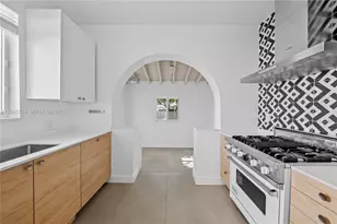 565 NW 44th St, Miami, FL 33127 - Photo 9