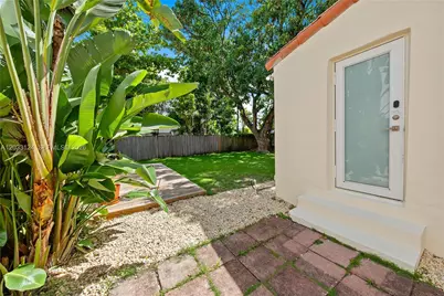 565 NW 44th St, Miami, FL 33127 - Photo 23
