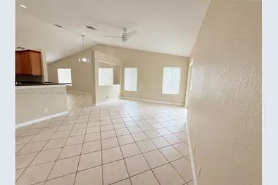 1530 Canary Island Dr, Weston, FL 33327 - Photo 9
