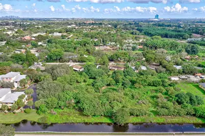 76 SW Ave, Davie, FL 33314 - Photo 1