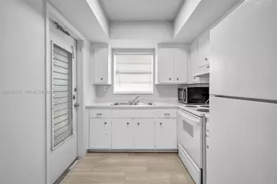 2101 NE 68th St #202, Fort Lauderdale, FL 33308 - Photo 9