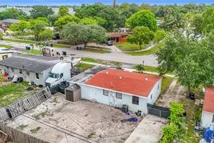 1838 Lauderdale Manor Dr, Fort Lauderdale, FL 33311 - Photo 37