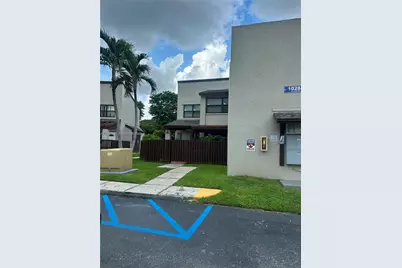 10284 NW 9th St Cir #204, Miami, FL 33172 - Photo 1