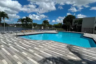 10284 NW 9th St Cir, Miami, FL 33172 - Photo 33