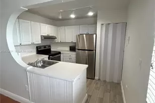 10284 NW 9th St Cir, Miami, FL 33172 - Photo 5