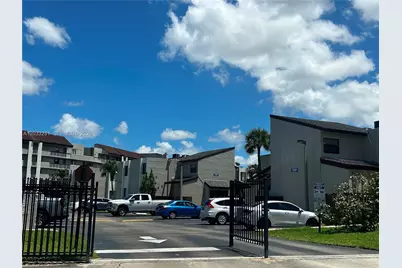10284 NW 9th St Cir #204, Miami, FL 33172 - Photo 1