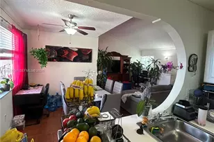 10284 NW 9th St Cir, Miami, FL 33172 - Photo 29