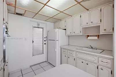 8001 Byron Ave #3C, Miami Beach, FL 33141 - Photo 23