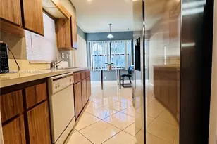 8203 NW 100th Dr, Tamarac, FL 33321 - Photo 9
