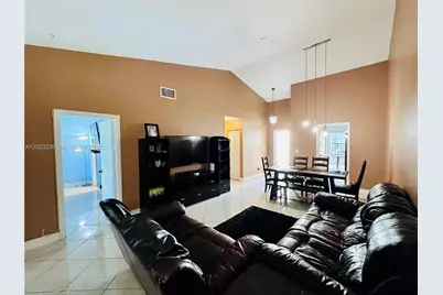 8203 NW 100th Dr, Tamarac, FL 33321 - Photo 5