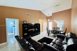 8203 NW 100th Dr, Tamarac, FL 33321 - Photo 5