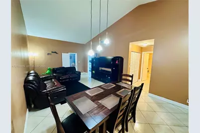 8203 NW 100th Dr, Tamarac, FL 33321 - Photo 3