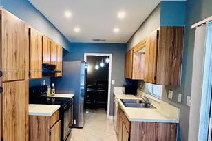 8203 NW 100th Dr, Tamarac, FL 33321 - Photo 11